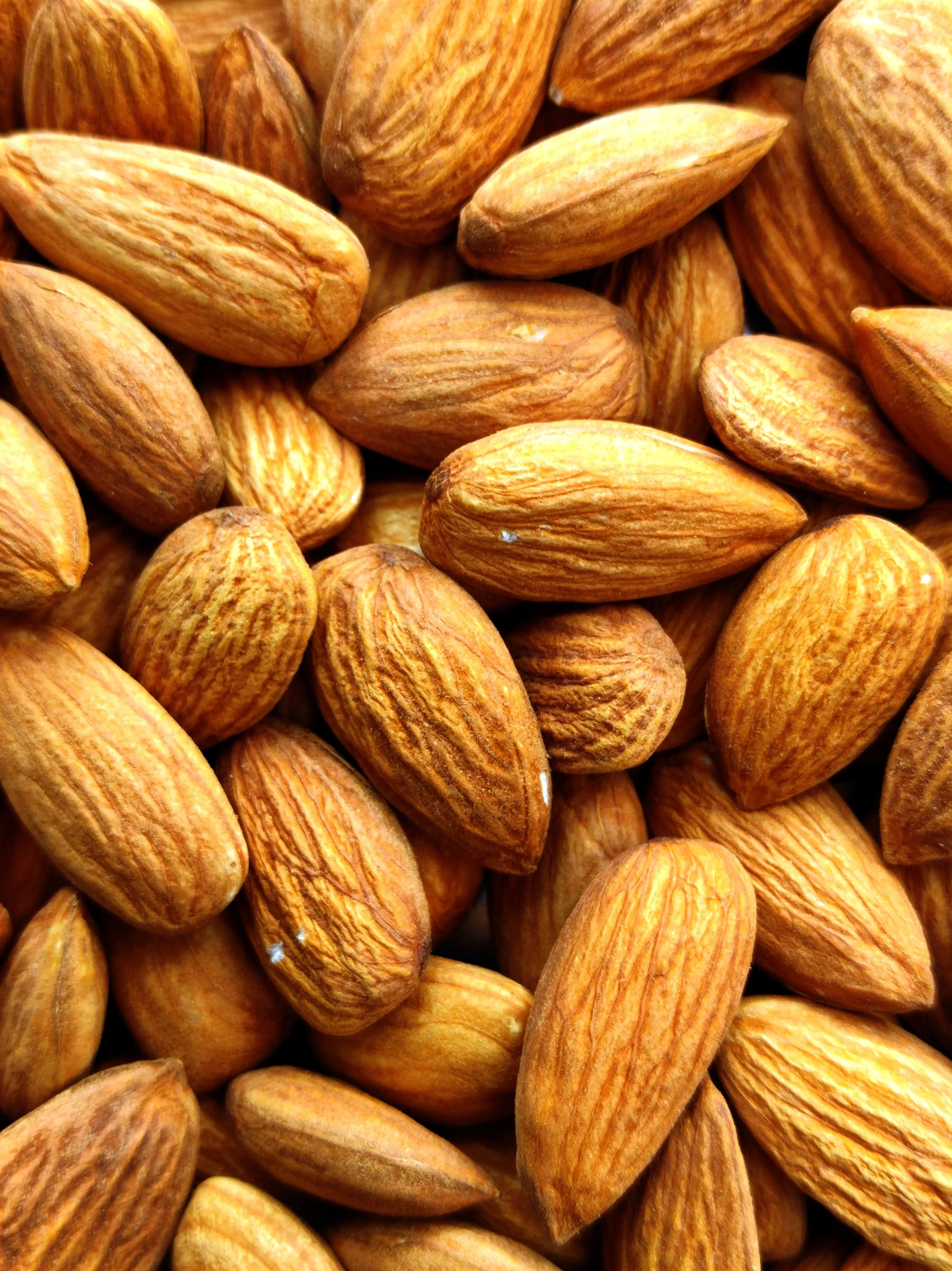 Raw Almonds (Badam)